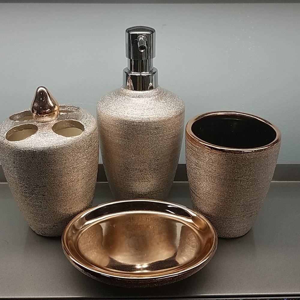 Rose gold bath set